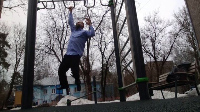 Вис с перехватами + пение, "Раскинулось море широко" смотреть онлайн