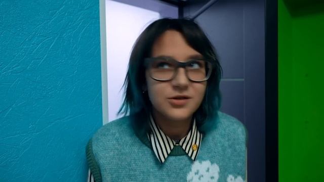 Девочки ПРИШЛИ В ШКОЛУ с ЧЕМ-ТО  НА ШЕЕ!