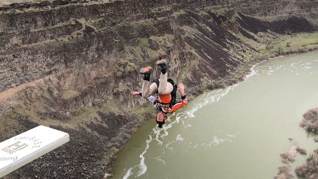 Diving Board BASE jump || Front Flip смотреть онлайн