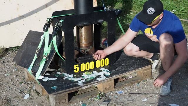 Splitting 10 Decks of Playing Cards with World's Fastest Press | in 4k! смотреть онлайн