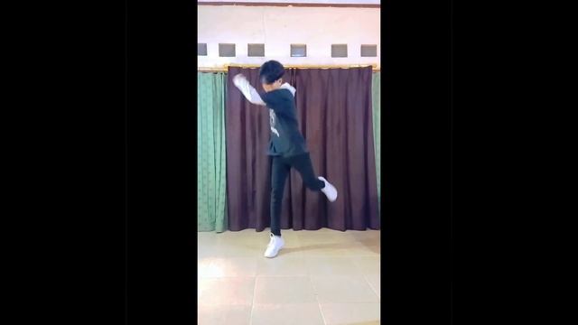 STRAY KIDS - 'EASY' DANCE COVER смотреть онлайн