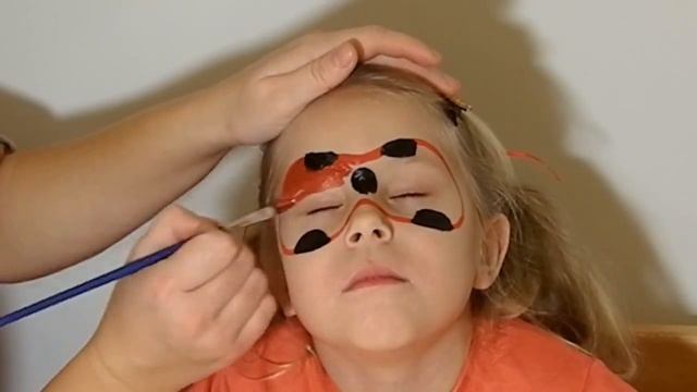 ☆彡Ледибаг Рисуем МАСКУ макияж, аквагрим для детей? Miraculous Ladybug Magic Transform for children смотреть онлайн