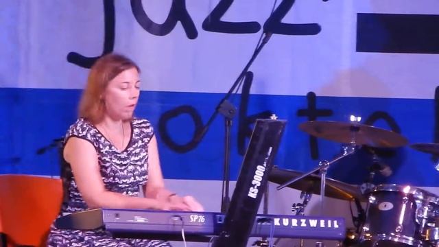 LIVE IN BLUE BAY 2017 смотреть онлайн