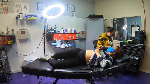 Getting My First Tattoo Vlog: Is Rib Tattoo Painful, Easy Tattoo Aftercare смотреть онлайн