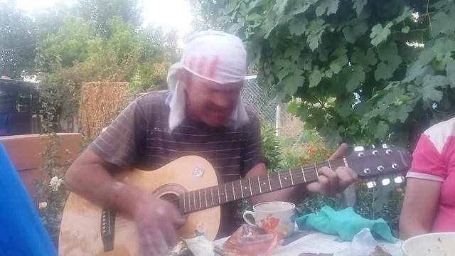 Душевно спел под гитару. Автор Влас-лаботряс смотреть онлайн