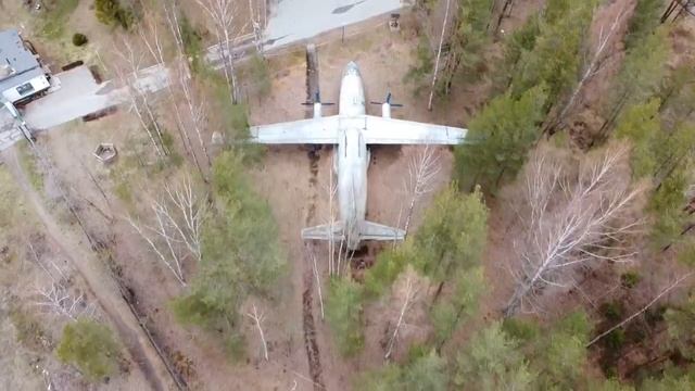 Старый самолет АН-8 в Ленинградской области смотреть онлайн