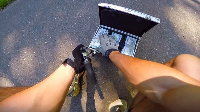 Angry Business Man Vs Moped смотреть онлайн