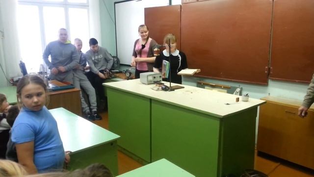 Фрагмент Час занимательной физики для учащихся начальной школы по 10 мин в большие перерывы смотреть онлайн