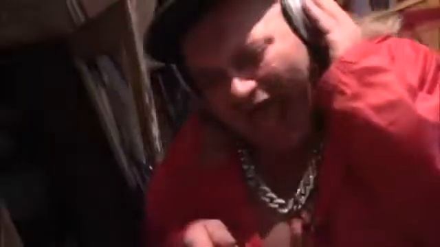 ПЧЕЛА ЗАЛЕТЕЛА В УХО! смотреть онлайн