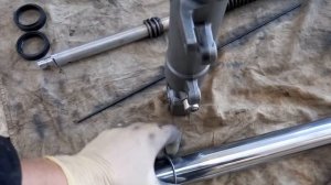 замена сальников  и масла в вилке  YAMAHA fzs 1000 Fazer 2001-2005 года