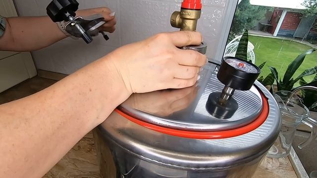 Сезонные заготовки в морозилку на зиму! Консервы в автоклаве! Вяленая вишня! Клубничный лед! Пюре! смотреть онлайн