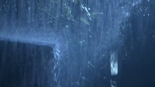 РАССЛАБЛЯЮЩИЙ ЗВУК | Улучшите качество сна с звуками дождя и раскатов грома ночью. смотреть онлайн