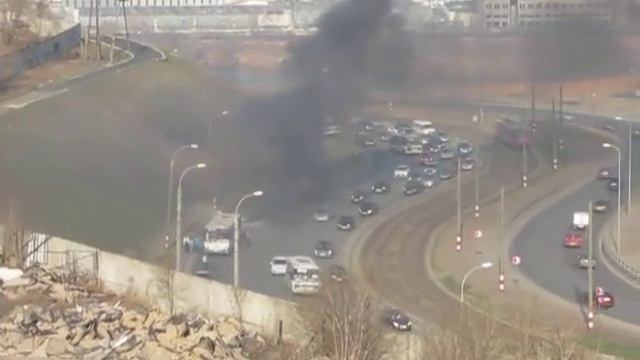 Н.Новгород. Окский съезд. Вспыхнувшая Газель. смотреть онлайн