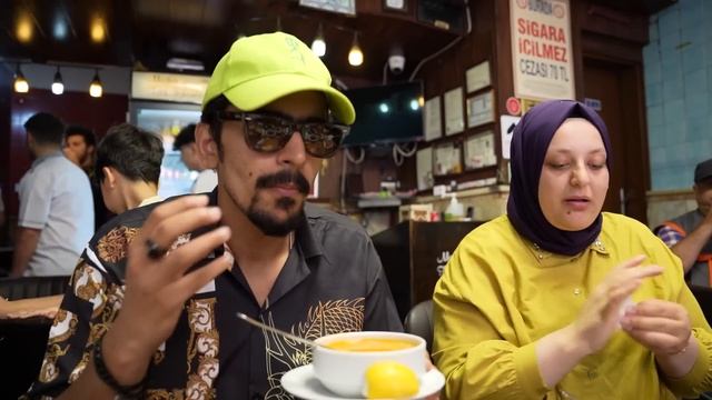 ISTANBUL Street Food Tour - Biggest Kahvalti & Meat Heaven in Turkey смотреть онлайн
