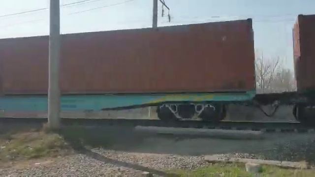 Контейнерный поезд ТЭ33А с Вокзала Алматы-1 смотреть онлайн