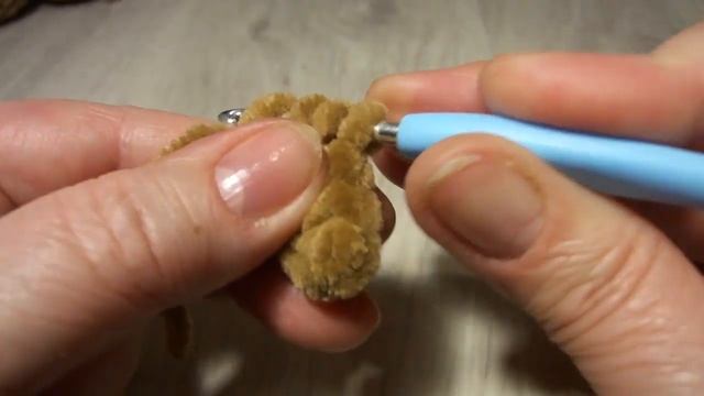 Медвежонок из плюшевой пряжи смотреть онлайн