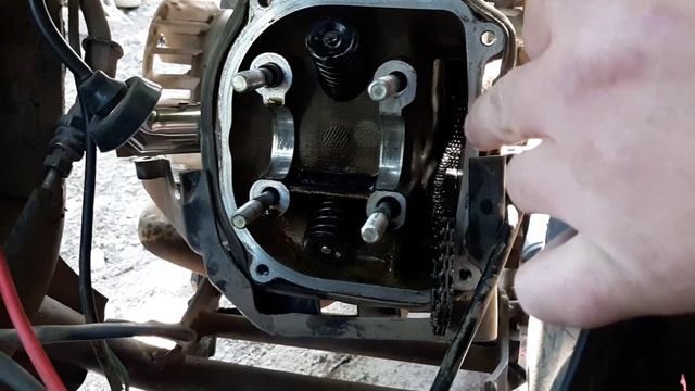 Замена верхнего успокоителя цепи ГРМ скутер 150 кубов