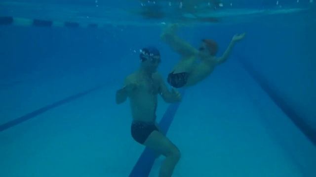 ПОДВОДНОЕ ПЛАВАНИЕ. ИГРЫ ПОД ВОДОЙ. НЫРЯЕМ НА ДНО БАССЕЙНА. КАК КРУТИТЬСЯ ПОД ВОДОЙ МАСТЕР КЛАСС. 7 смотреть онлайн