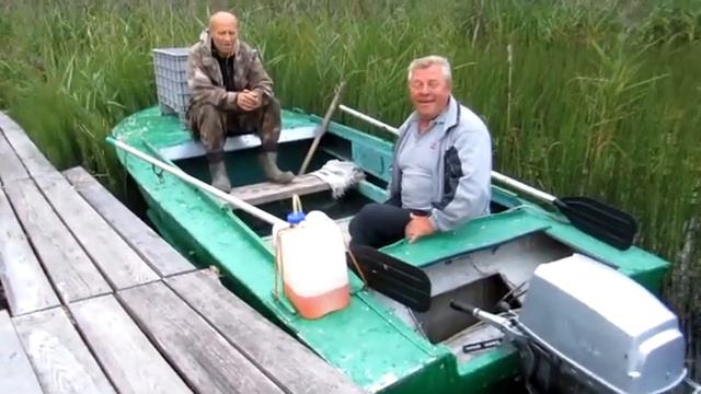 Только суки - жители деревень пьют из Белого озера смотреть онлайн