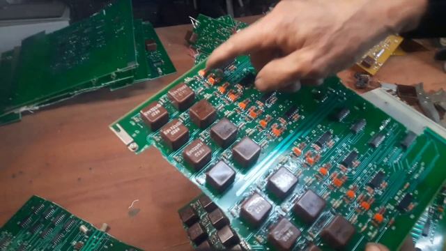 Разбираю электроные платы с АТС смотреть онлайн