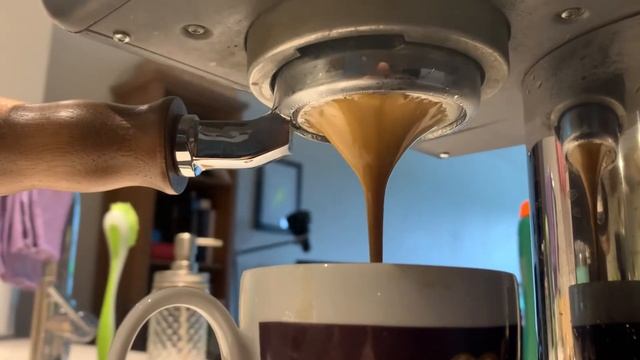 Part 3 Espresso Crema Delonghi DCM 1385 / Espressione Cafe Retro - Bottomless Portafilter смотреть онлайн