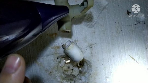 Как легко разморозить пластиковую трубу и вернуть в дом воду.