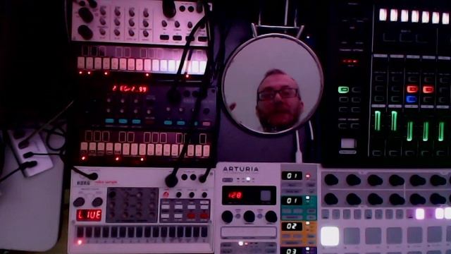 Сочные басы Volca FM - обзор на русском. Ценителям низких частот смотреть онлайн