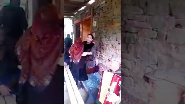 Поет и танцует Умайра из Кунки смотреть онлайн