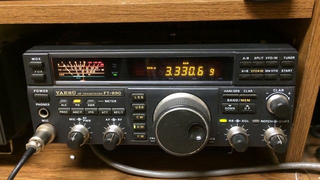 Yaesu FT 890 listening to CHU смотреть онлайн