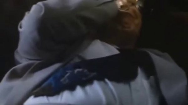 Русский счёт (1994) car chase scene