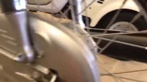 Осмотр мопеда Хонда Супер Каб АА04 на аукционе в Японии