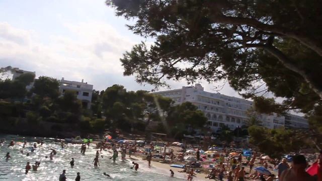 Mallorca - Cala D'Or : пляж в бухте Кала Гранд , Майорка. смотреть онлайн