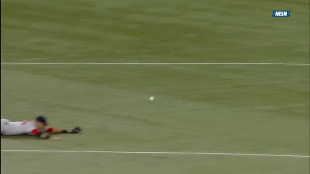 Holt backhands, fires a nice jump-throw смотреть онлайн