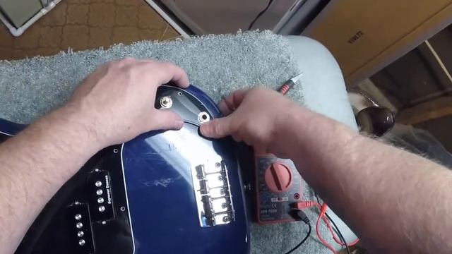 Bass Guitar Pawn Shop Build смотреть онлайн