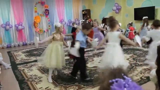 Танец бумажный самолётик смотреть онлайн