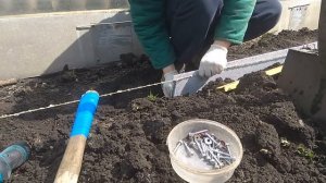 Делаем ГРЯДКИ ИЗ ПЛОСКОГО ШИФЕРА. Как скрепить шифер.