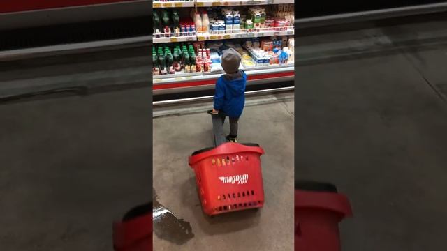 Самостоятельный мальчик Вильданчик в 2 годика смотреть онлайн