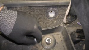 Простая чистка ремня безопасности. Не убирается ремень безопасности