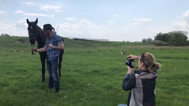 Что это?! А это крутая фотосессия в стиле ковбоя !!) смотреть онлайн