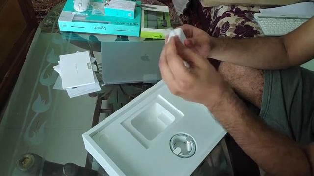 MacBook pro 13 inch 2020 Unboxing ??? смотреть онлайн