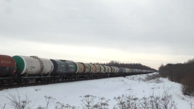 Тепловоз 2ТЭ25КМ-0539 с наливным поездом