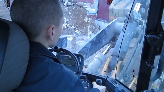 Работа на фронтальном погрузчике. смотреть онлайн