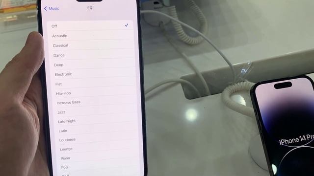 iPhone 14 Pro Max: How to Change Music Equalizer Settings Or Turn It Off смотреть онлайн