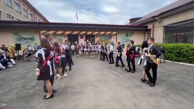 Последний звонок 2022 . МКОУ СОШ №3 город Козельск смотреть онлайн