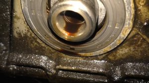 Замена сальников каленвала после рукожопов. Мерседес С200 2.0