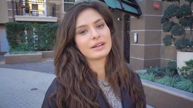 День благодарения, Экзотическое животное Кинкажу, Салонный автозагар смотреть онлайн