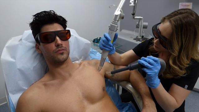 Model Miguel Iglesias 7th Tattoo Removal Treatment смотреть онлайн