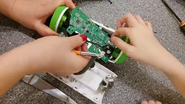 КОЛОНКА JBL / Разобрали c мамой / Что внутри смотреть онлайн