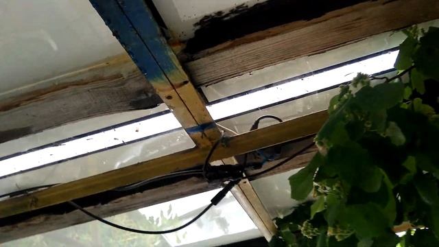 Заклеил стыки солнечных батарей получился терпимый навес