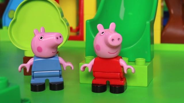 BIG Bloxx - Peppa Pig - Episode 01 The Playground - Stop Motion Video - Toy Tales - English смотреть онлайн